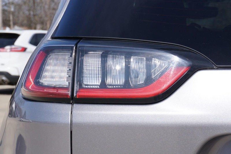 Jeep Cherokee Vehicle Full-screen Gallery Image 18