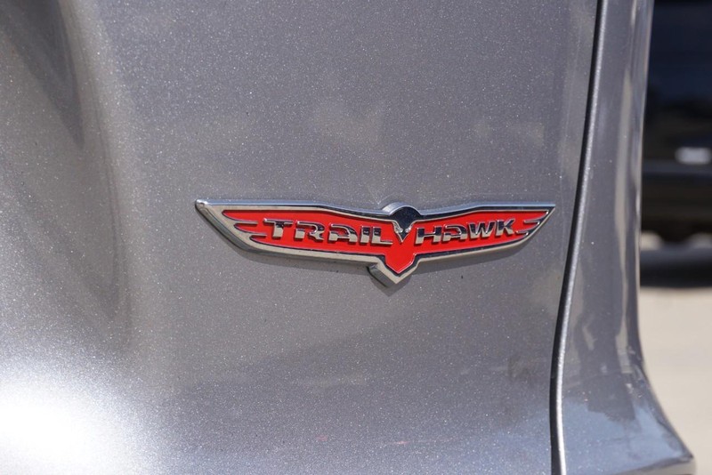 Jeep Cherokee Vehicle Full-screen Gallery Image 21