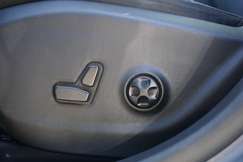 Jeep Cherokee Vehicle Full-screen Gallery Image 24