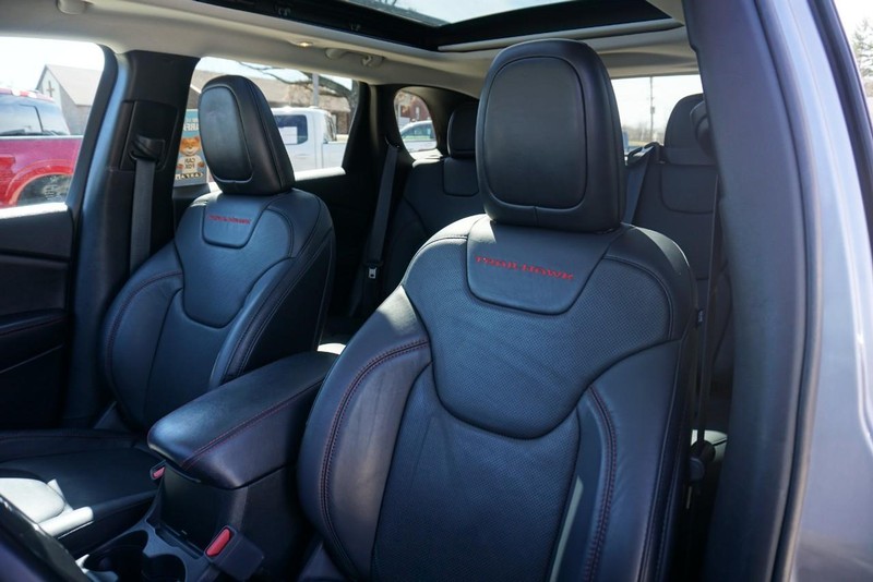 Jeep Cherokee Vehicle Full-screen Gallery Image 25