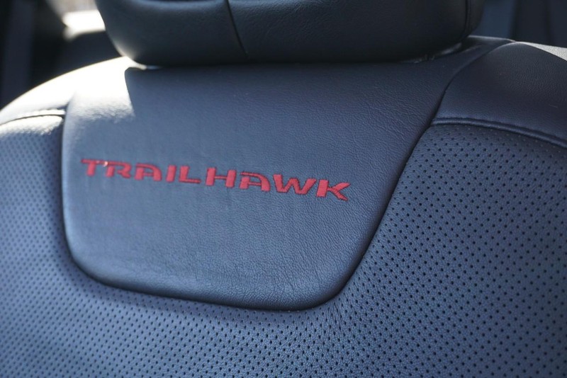 Jeep Cherokee Vehicle Full-screen Gallery Image 26