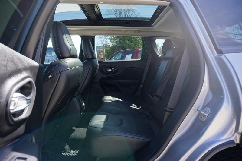 Jeep Cherokee Vehicle Full-screen Gallery Image 27