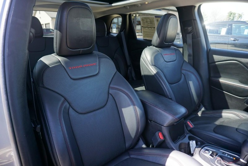 Jeep Cherokee Vehicle Full-screen Gallery Image 33