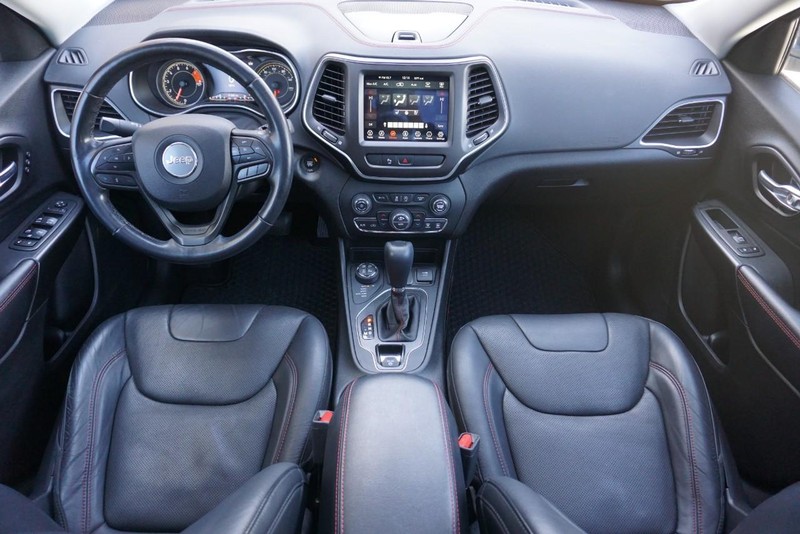 Jeep Cherokee Vehicle Full-screen Gallery Image 35