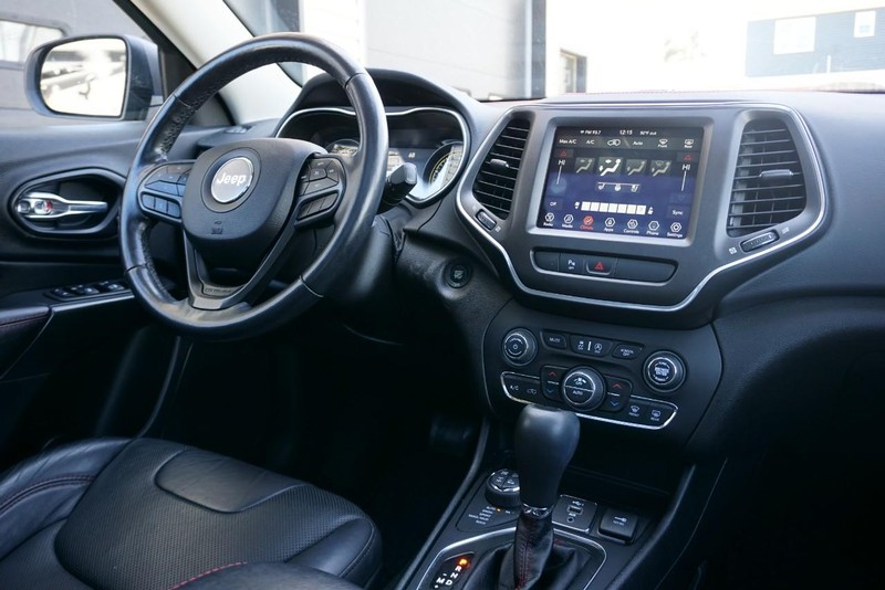 Jeep Cherokee Vehicle Full-screen Gallery Image 38