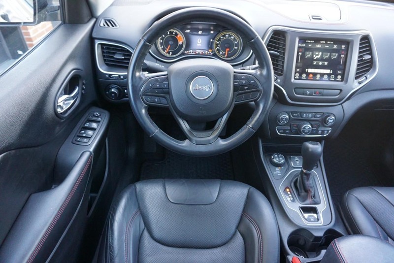 Jeep Cherokee Vehicle Full-screen Gallery Image 40