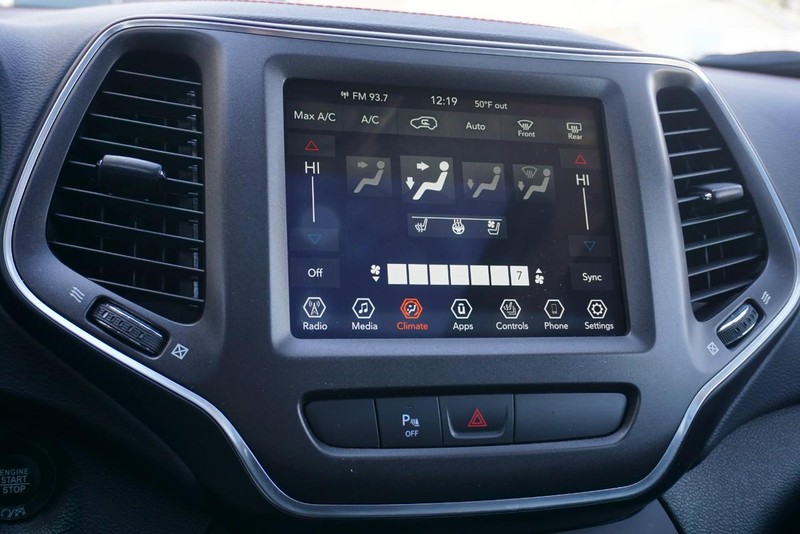 Jeep Cherokee Vehicle Full-screen Gallery Image 47