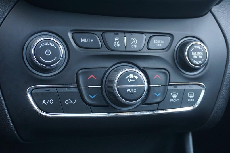 Jeep Cherokee Vehicle Full-screen Gallery Image 48