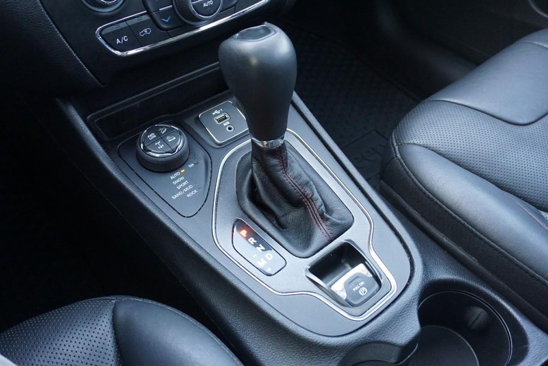 Jeep Cherokee Vehicle Full-screen Gallery Image 50