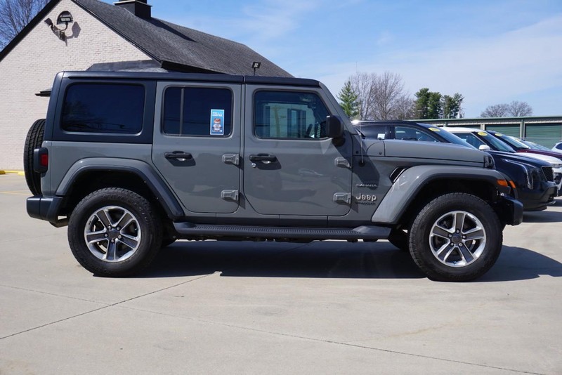 Jeep Wrangler Vehicle Full-screen Gallery Image 02