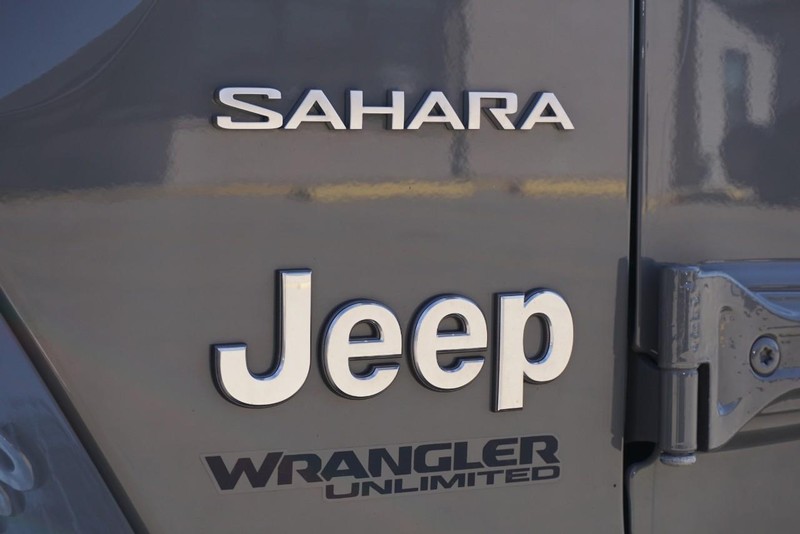 Jeep Wrangler Vehicle Full-screen Gallery Image 12