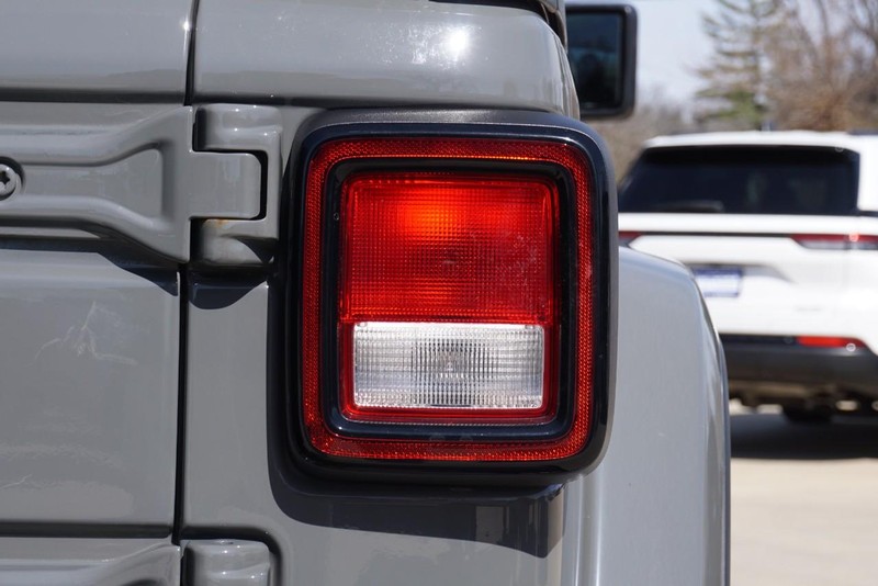 Jeep Wrangler Vehicle Full-screen Gallery Image 20