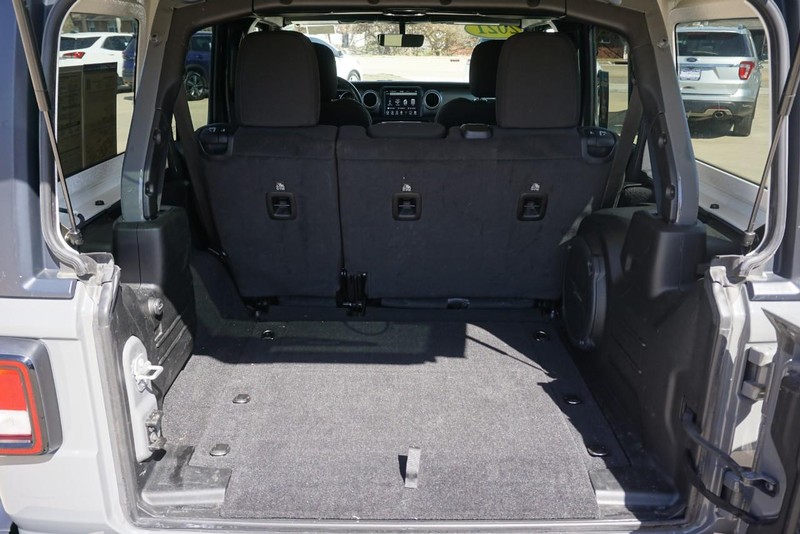 Jeep Wrangler Vehicle Full-screen Gallery Image 23