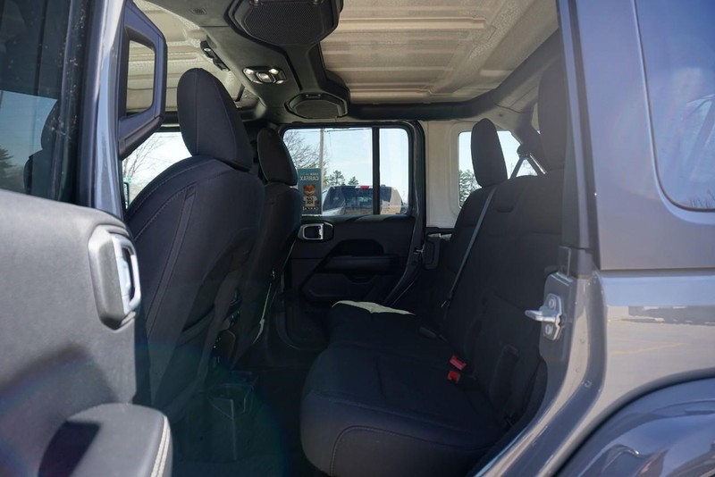 Jeep Wrangler Vehicle Full-screen Gallery Image 27