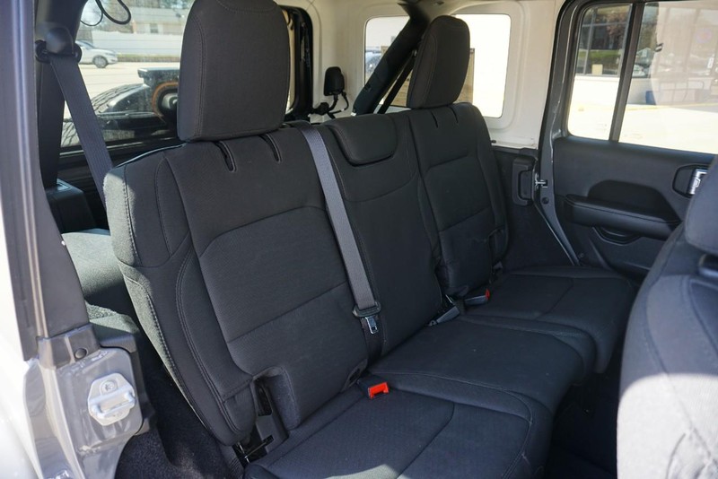 Jeep Wrangler Vehicle Full-screen Gallery Image 30