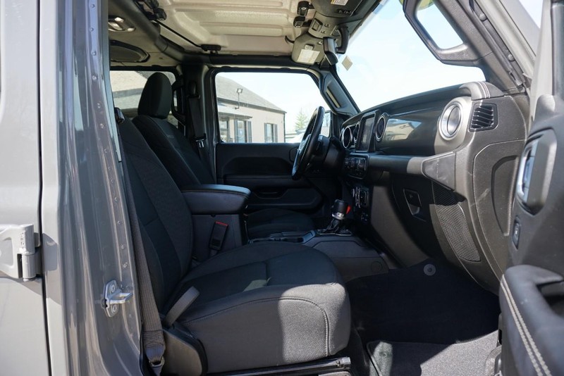 Jeep Wrangler Vehicle Full-screen Gallery Image 31