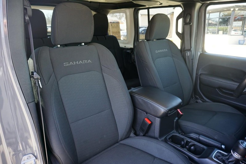 Jeep Wrangler Vehicle Full-screen Gallery Image 32