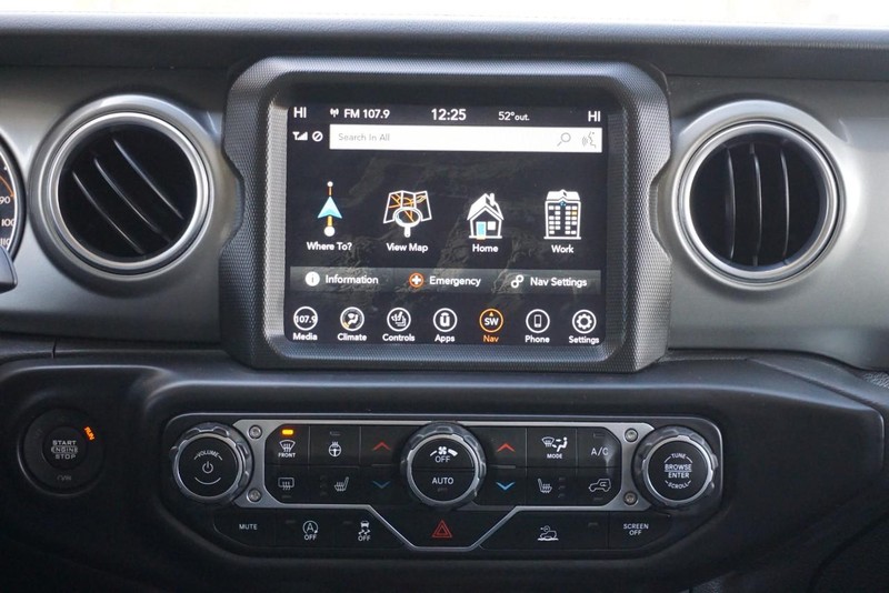 Jeep Wrangler Vehicle Full-screen Gallery Image 35