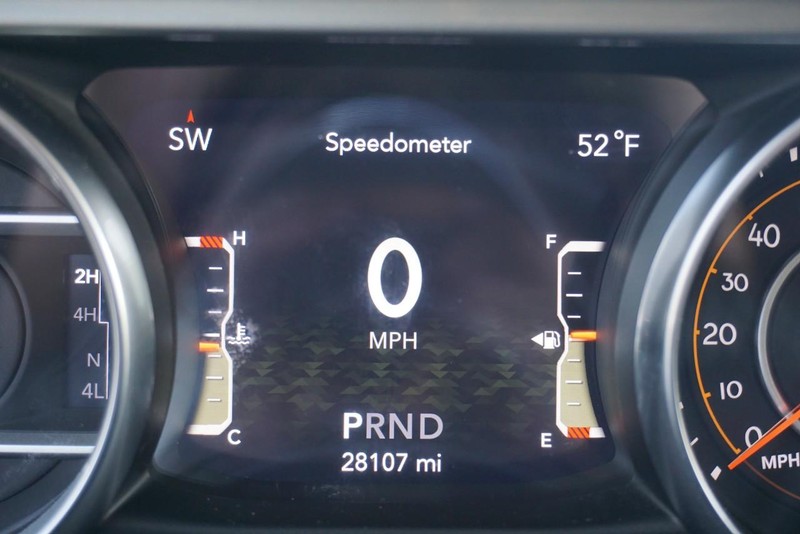 Jeep Wrangler Vehicle Full-screen Gallery Image 40