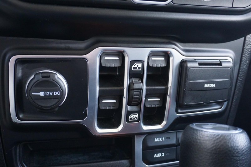 Jeep Wrangler Vehicle Full-screen Gallery Image 45