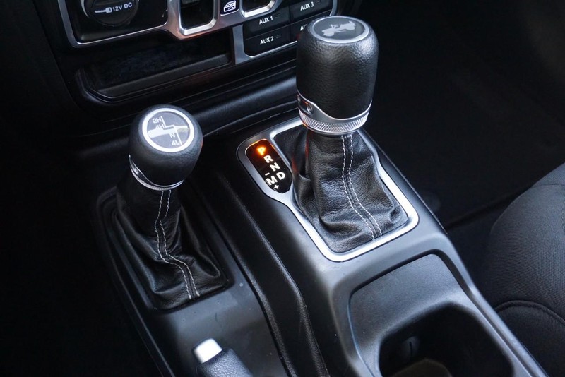 Jeep Wrangler Vehicle Full-screen Gallery Image 48