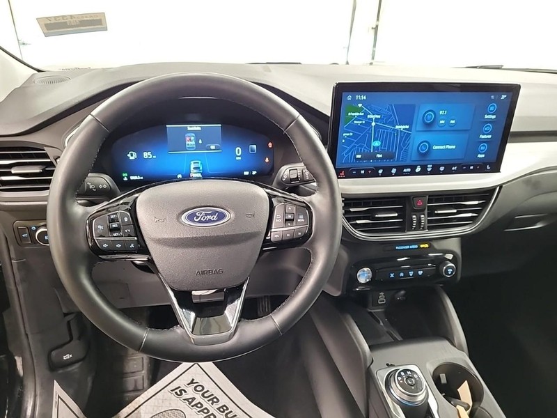 Ford Escape Vehicle Full-screen Gallery Image 03