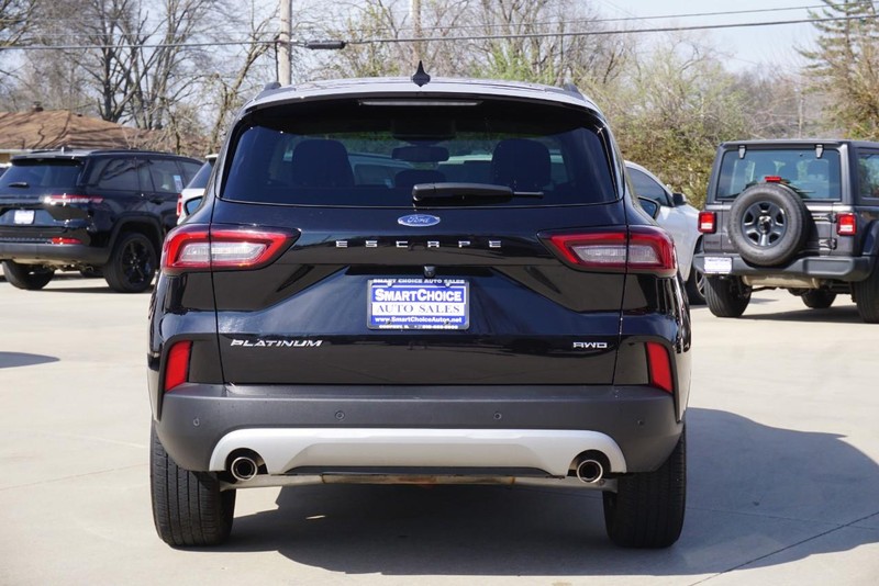 Ford Escape Vehicle Full-screen Gallery Image 04