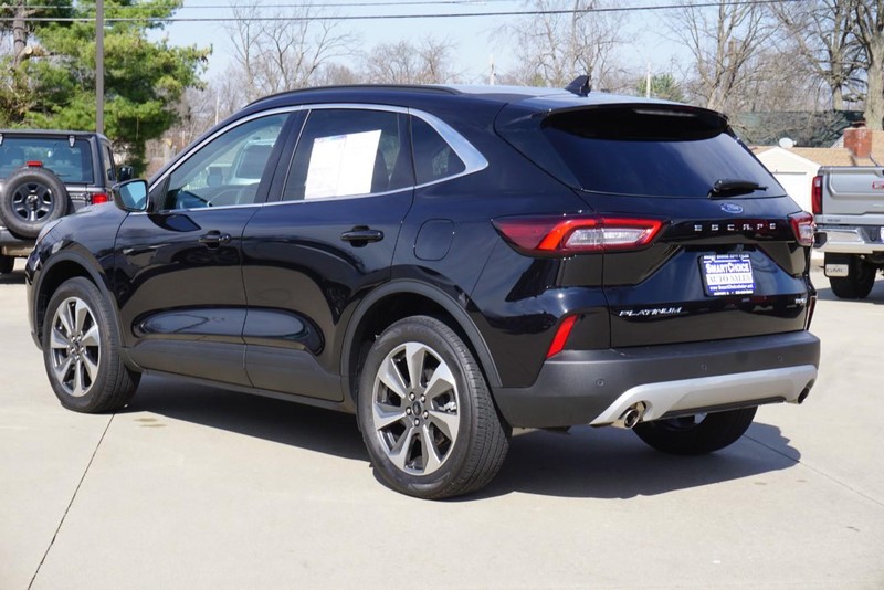 Ford Escape Vehicle Full-screen Gallery Image 05