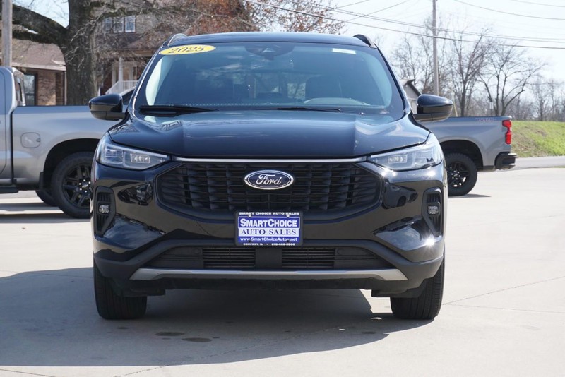 Ford Escape Vehicle Full-screen Gallery Image 08