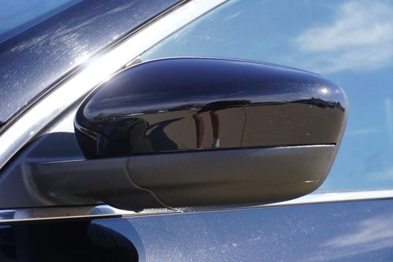 Ford Escape Vehicle Full-screen Gallery Image 11