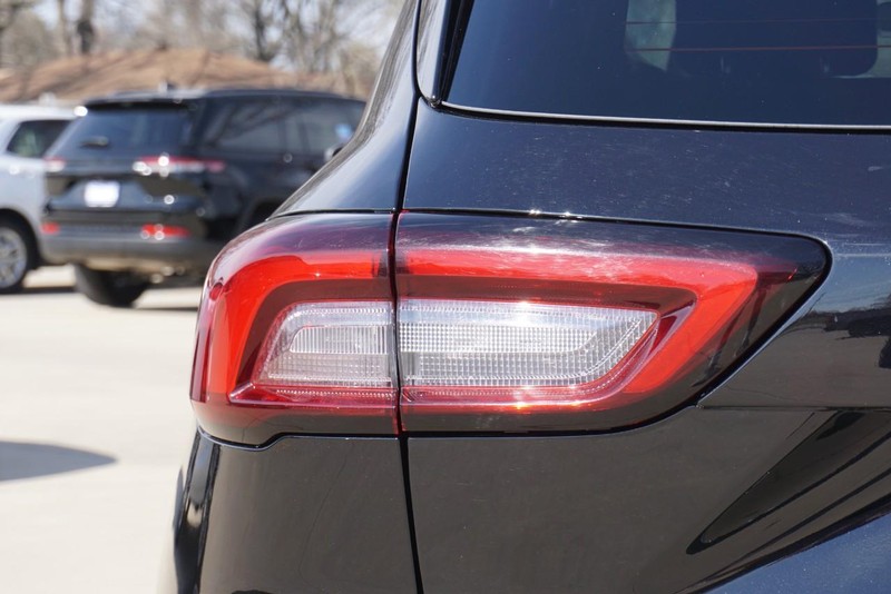 Ford Escape Vehicle Full-screen Gallery Image 15