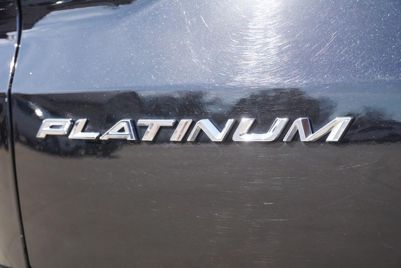 Ford Escape Vehicle Full-screen Gallery Image 17