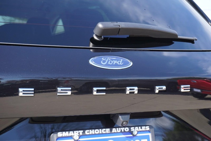 Ford Escape Vehicle Full-screen Gallery Image 18