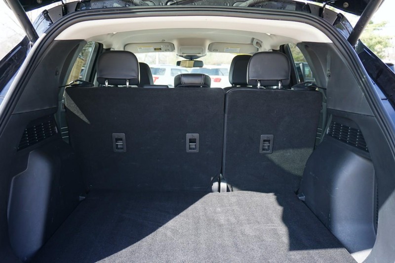 Ford Escape Vehicle Full-screen Gallery Image 20