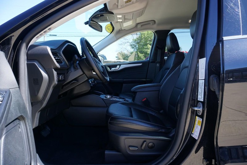 Ford Escape Vehicle Full-screen Gallery Image 21