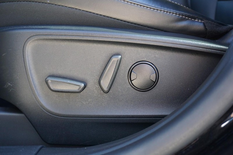 Ford Escape Vehicle Full-screen Gallery Image 22