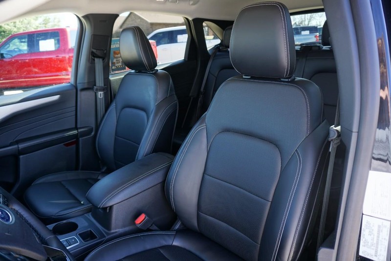 Ford Escape Vehicle Full-screen Gallery Image 23