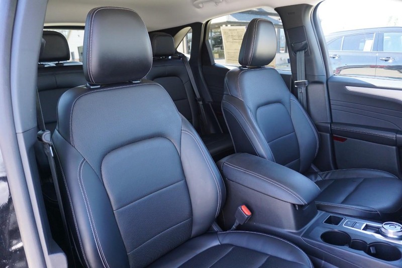 Ford Escape Vehicle Full-screen Gallery Image 30