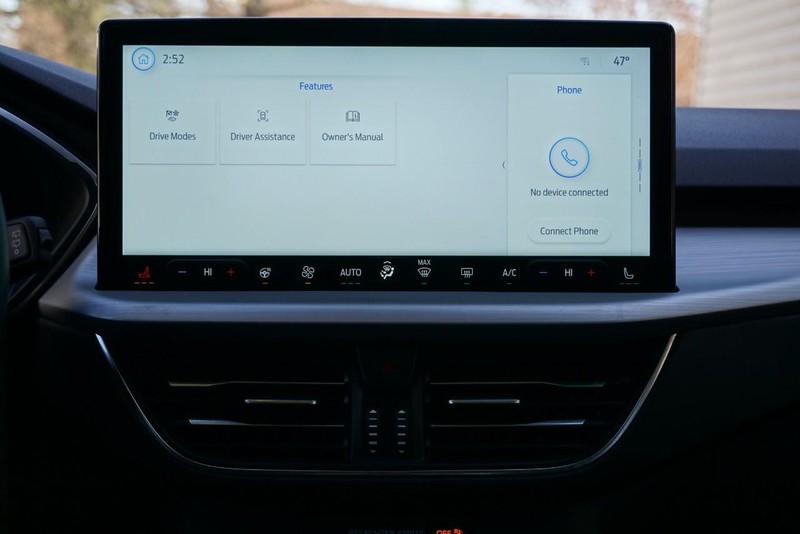 Ford Escape Vehicle Full-screen Gallery Image 34