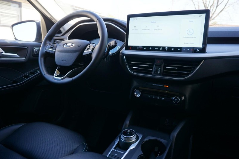 Ford Escape Vehicle Full-screen Gallery Image 35