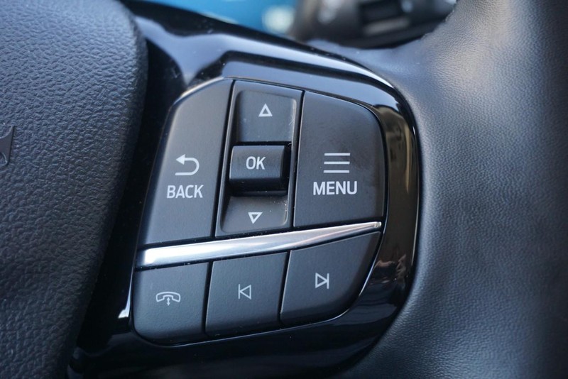 Ford Escape Vehicle Full-screen Gallery Image 38