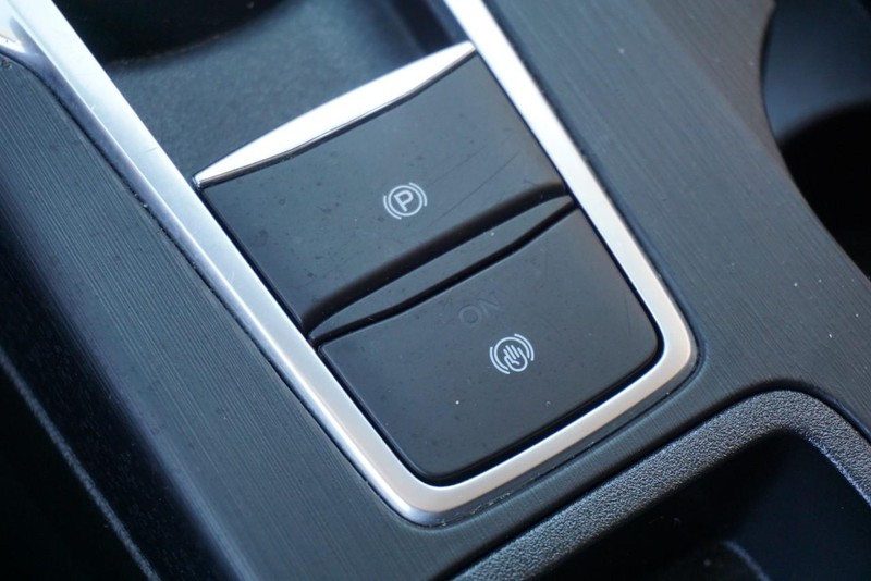 Ford Escape Vehicle Full-screen Gallery Image 45