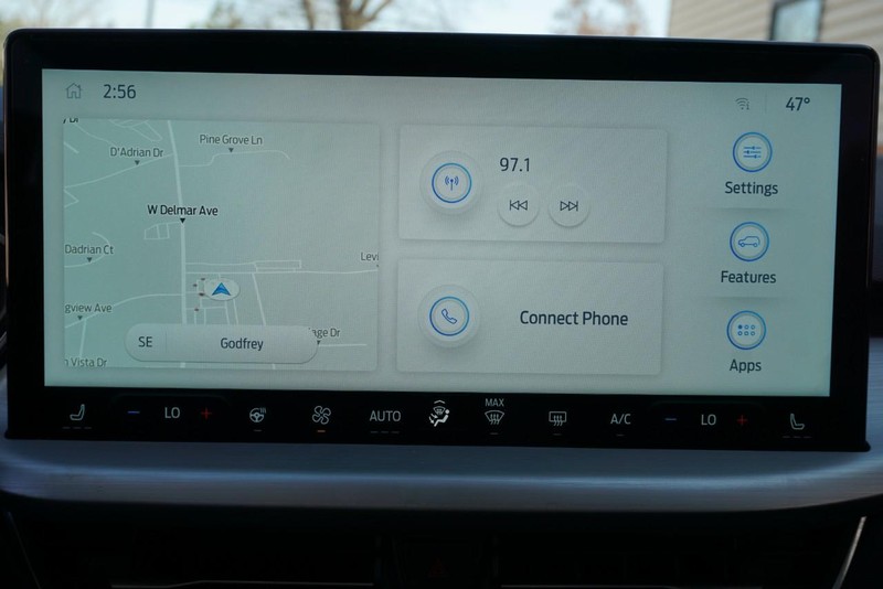 Ford Escape Vehicle Full-screen Gallery Image 46