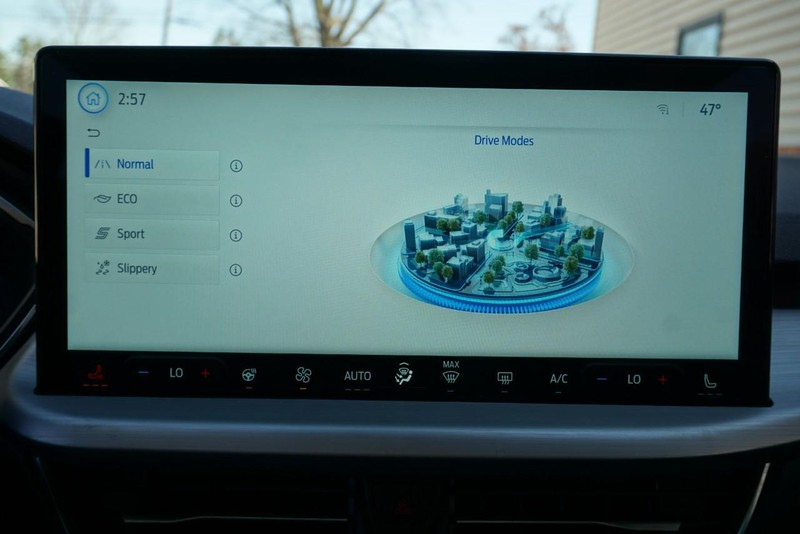 Ford Escape Vehicle Full-screen Gallery Image 50