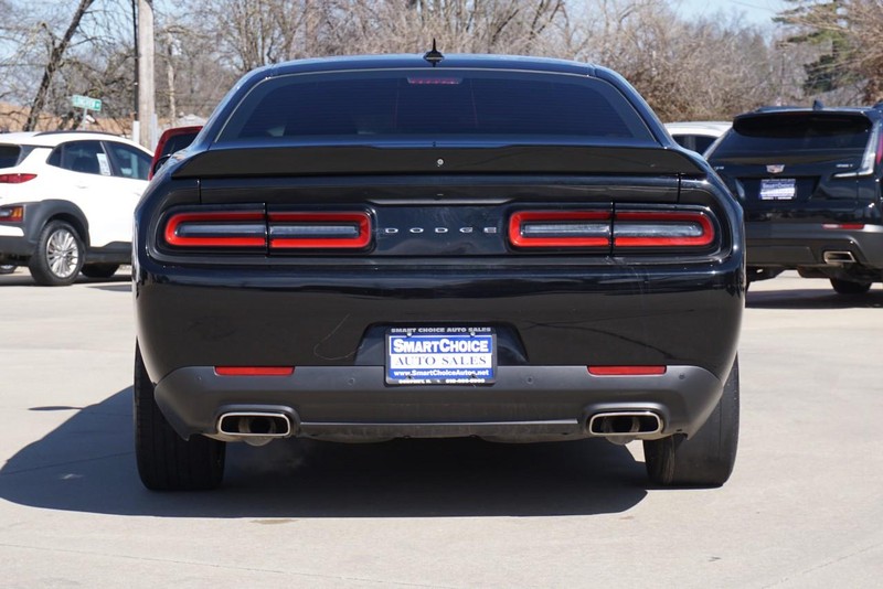 Dodge Challenger Vehicle Full-screen Gallery Image 04