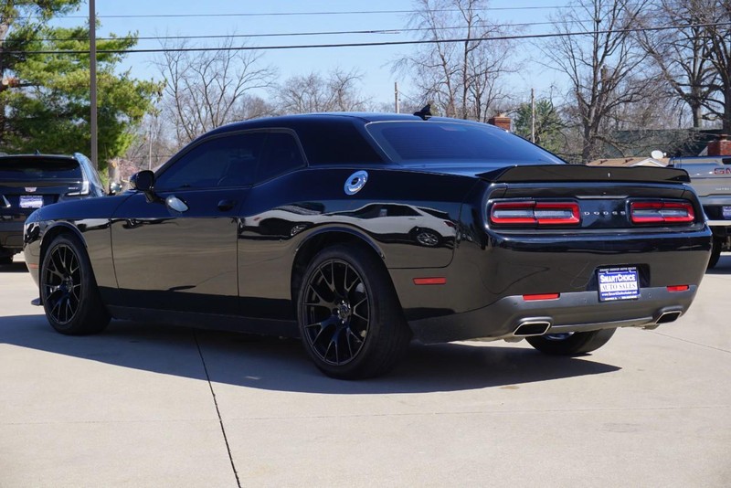 Dodge Challenger Vehicle Full-screen Gallery Image 05