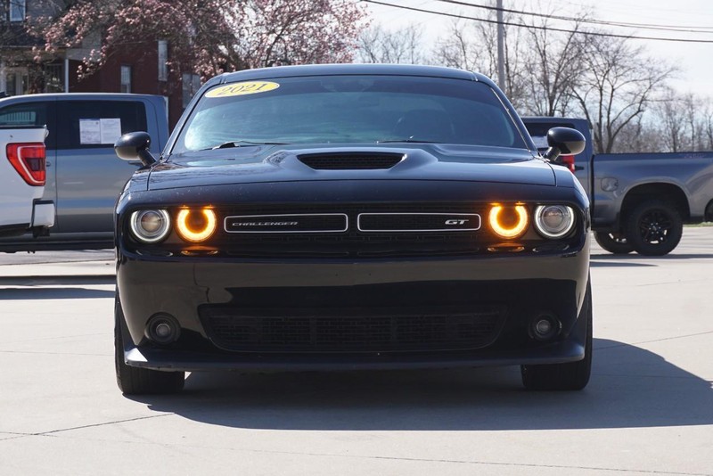 Dodge Challenger Vehicle Full-screen Gallery Image 08