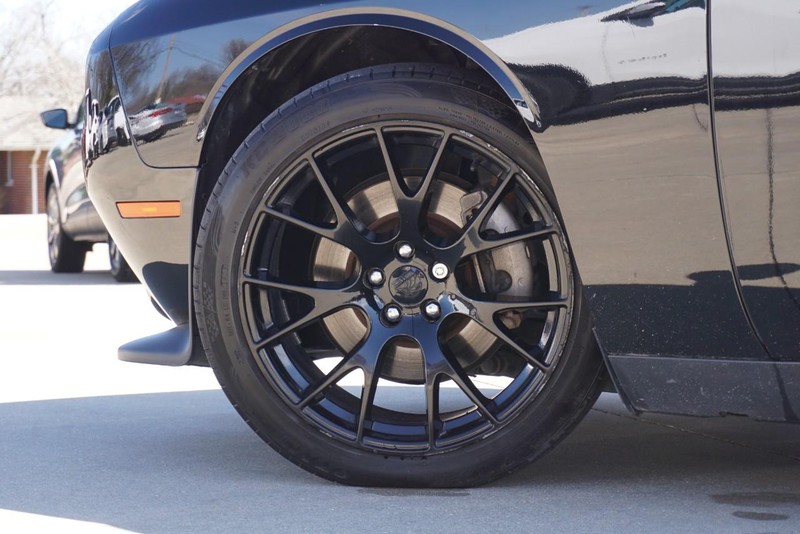 Dodge Challenger Vehicle Full-screen Gallery Image 13