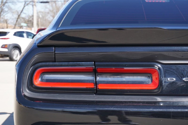 Dodge Challenger Vehicle Full-screen Gallery Image 16