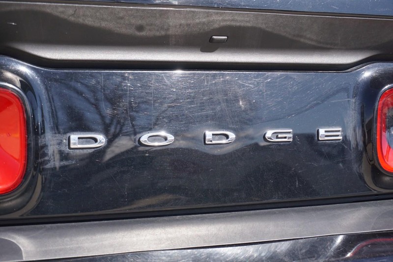 Dodge Challenger Vehicle Full-screen Gallery Image 18